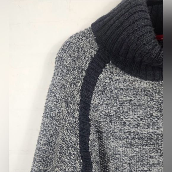 lululemon athletica Charcoal and Black Turtleneck Sweater - Picture 3 of 8